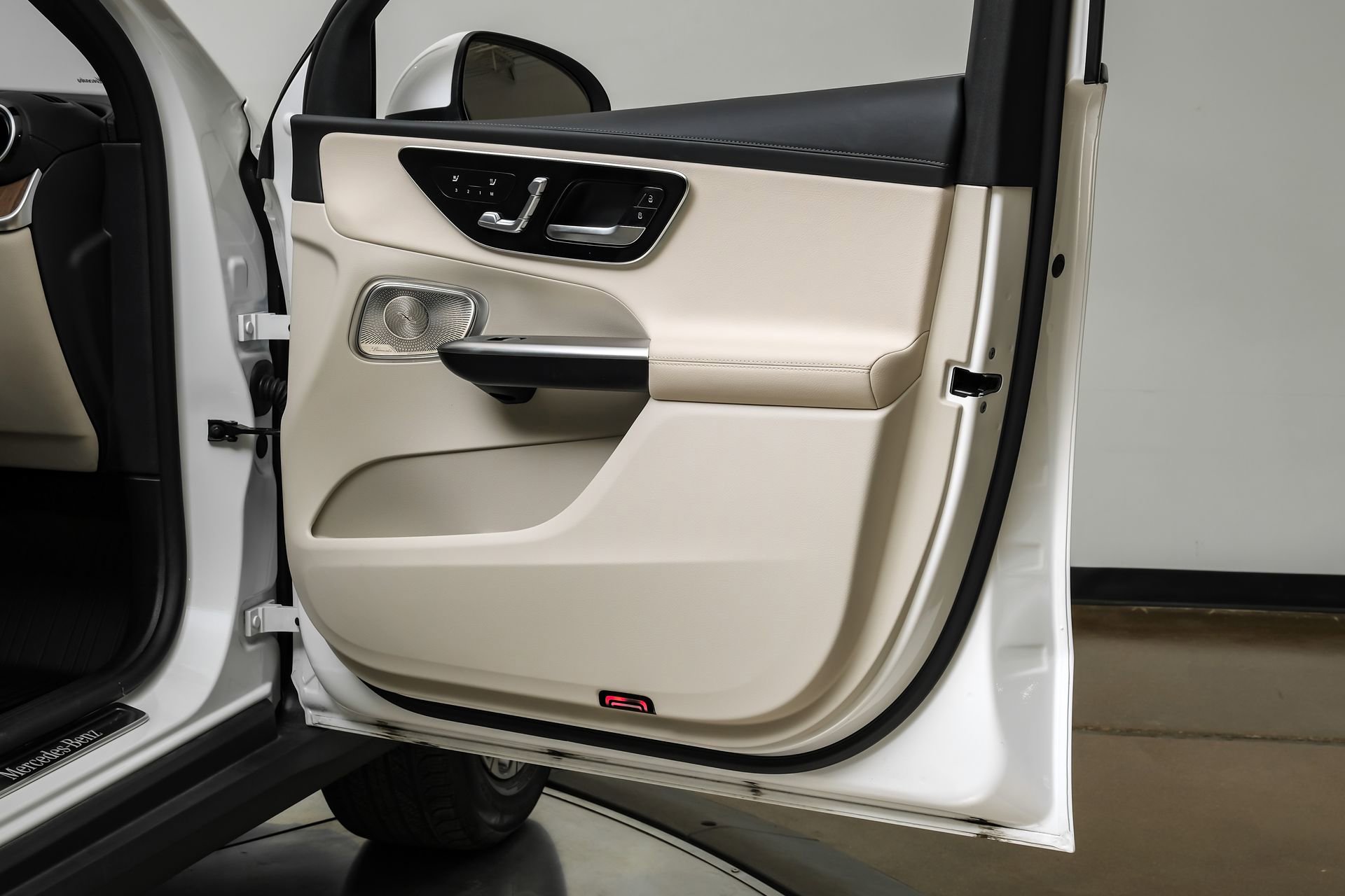 Used 2024 Mercedes-Benz GLC 300 image 42