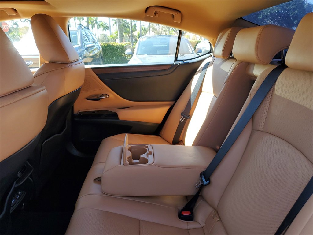 Used 2024 Lexus ES 300h w/ Premium Package image 11