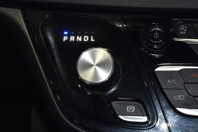 Certified 2025 Chrysler Pacifica Select image 19