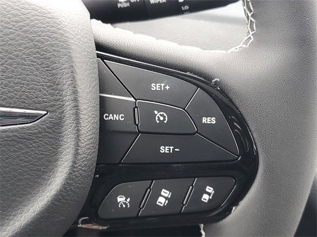 New 2026 Chrysler Pacifica Limited w/ Uconnect Theater Family Group image 24