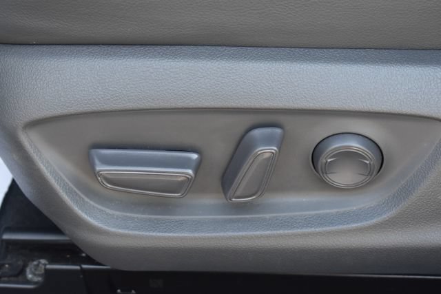 Used 2020 Toyota Camry XLE FWD image 23