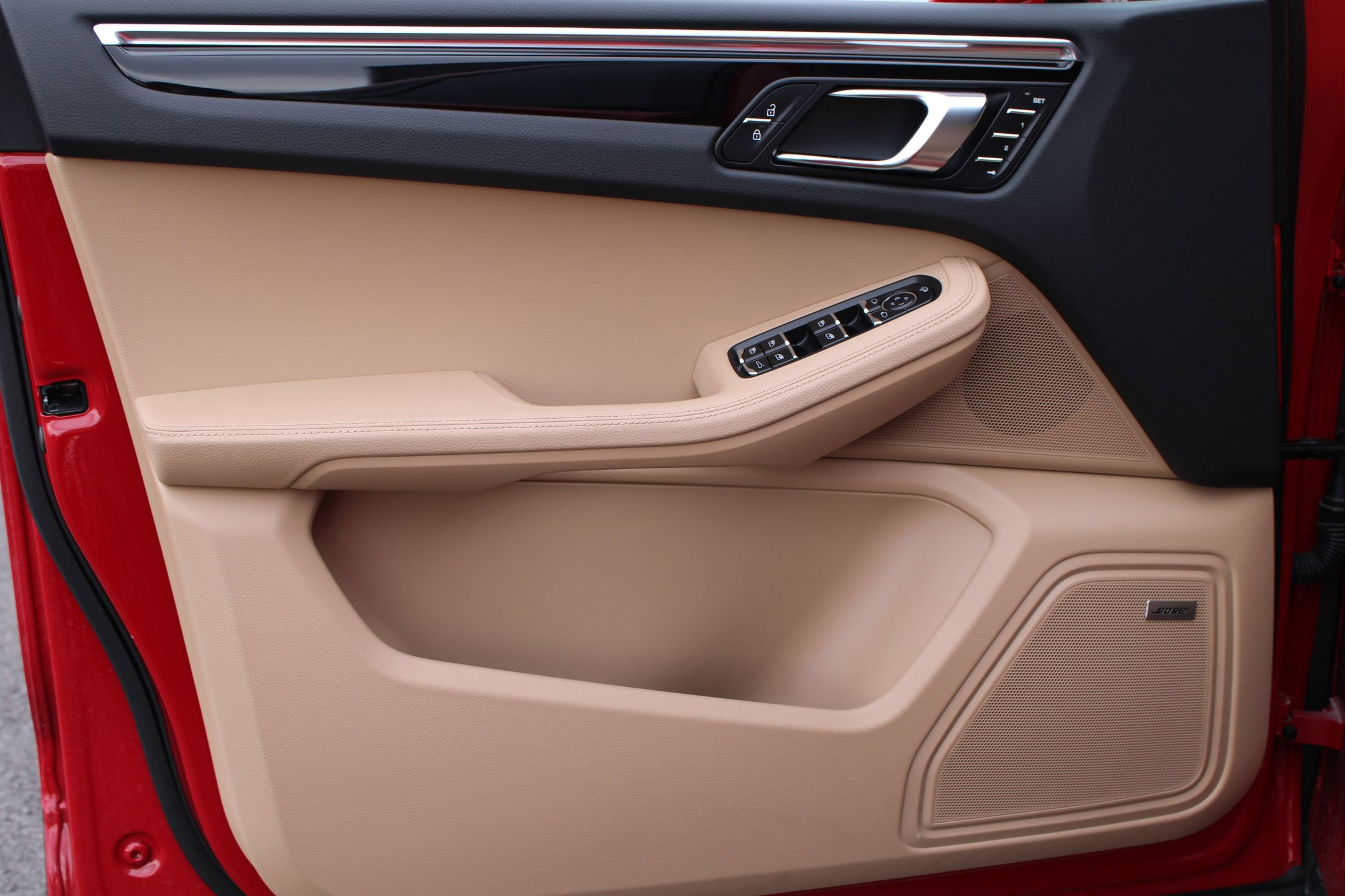 Used 2025 Porsche Macan image 13