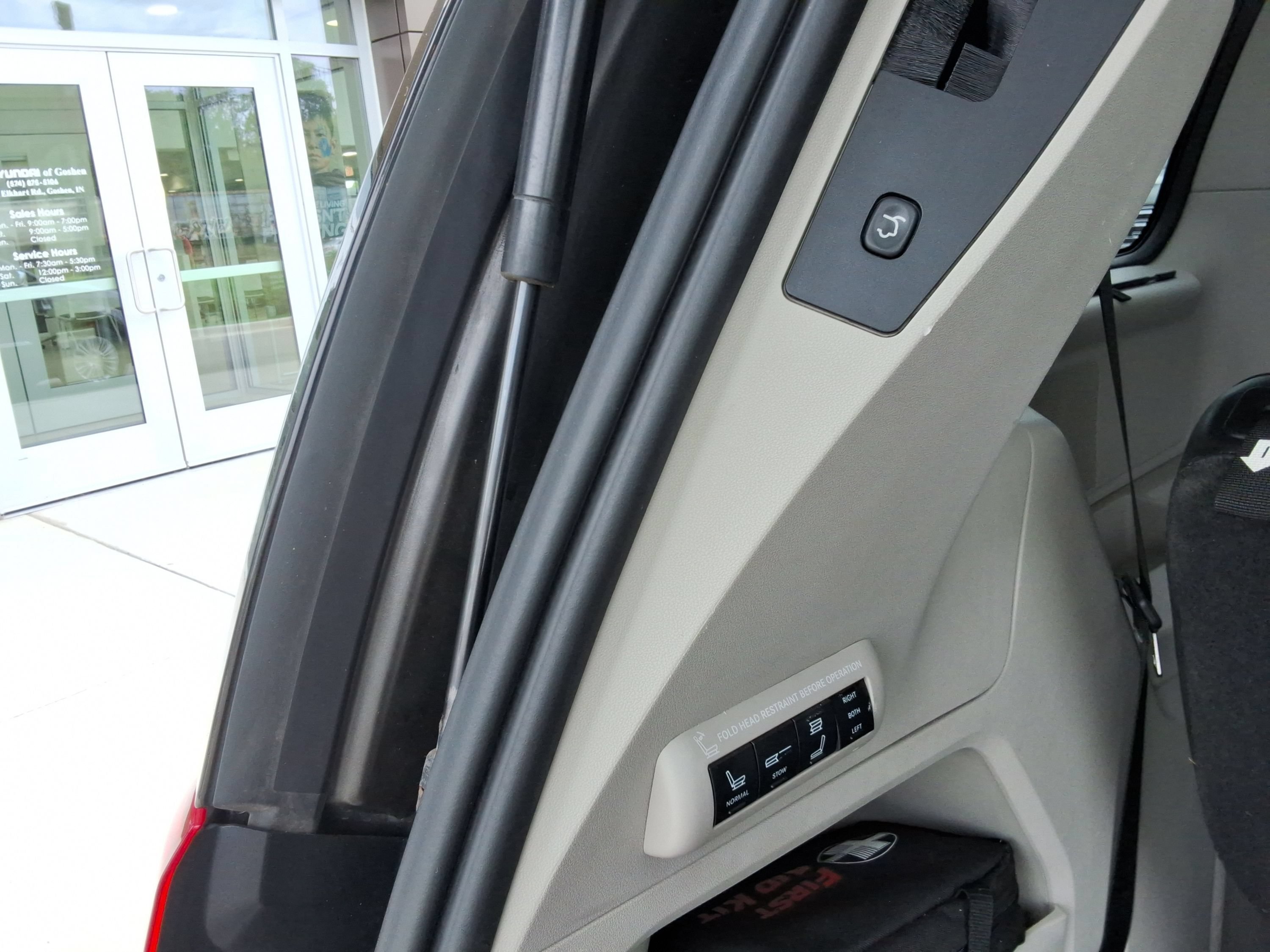 Used 2014 Chrysler Town & Country Touring-L FWD image 26