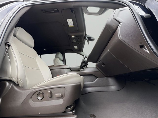 Used 2022 GMC Yukon SLT w/ SLT Luxury Package image 13