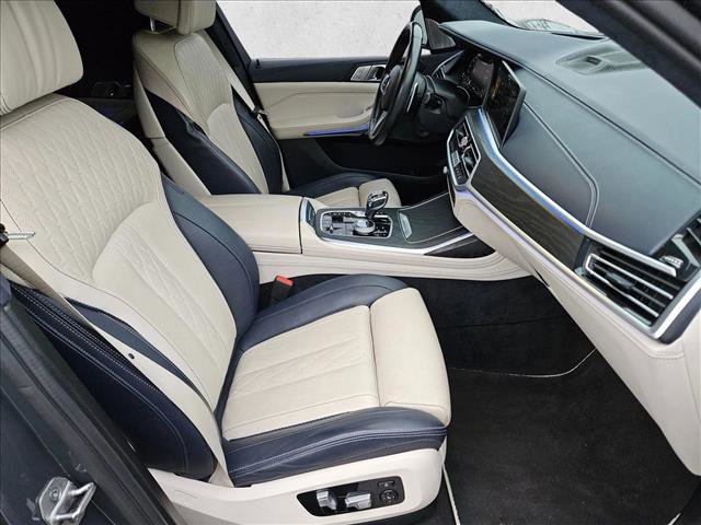 Used 2022 BMW X7 M50i w/ Dynamic Handling Package image 24