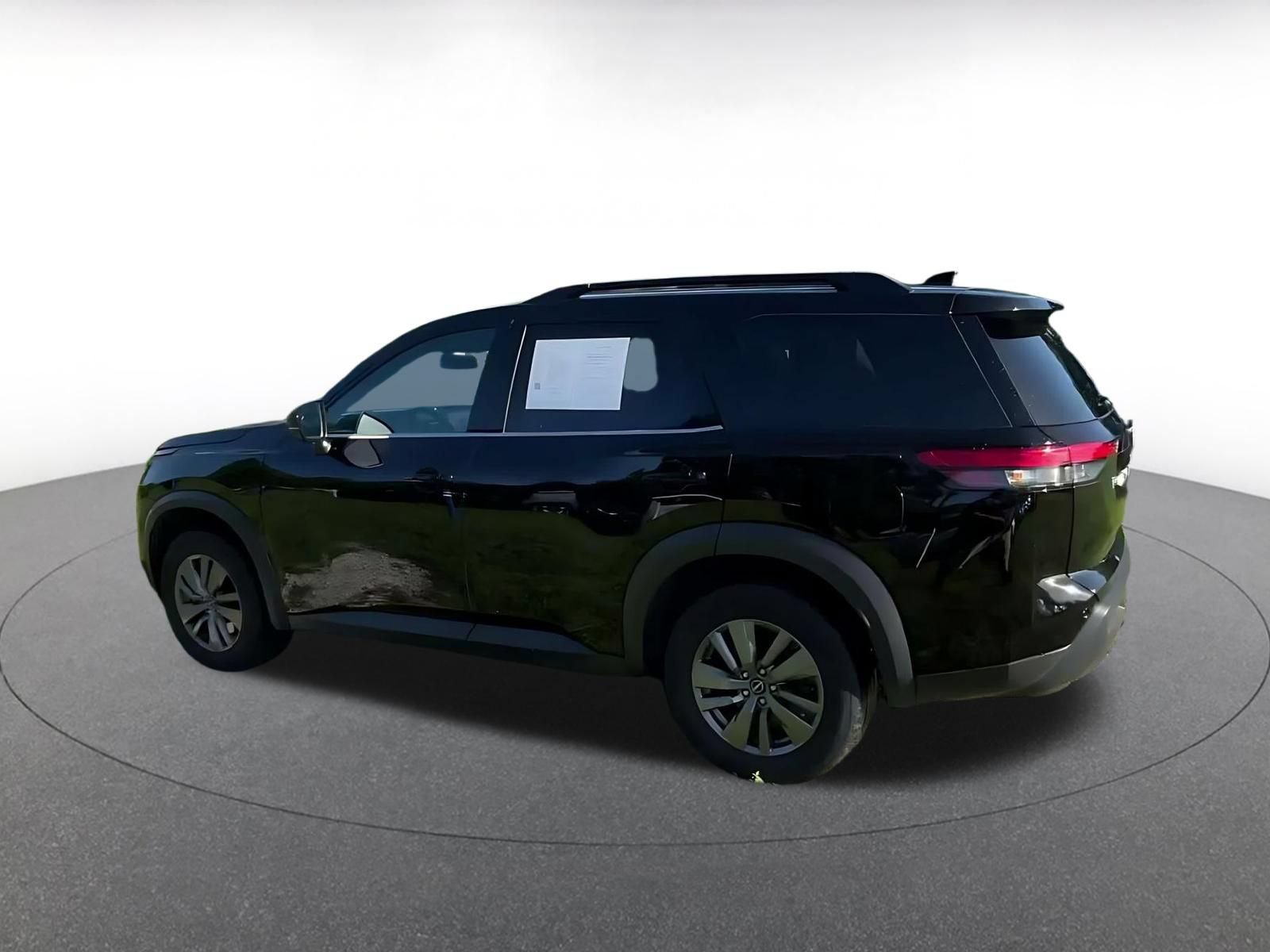 Used 2025 Nissan Pathfinder SV FWD image 9