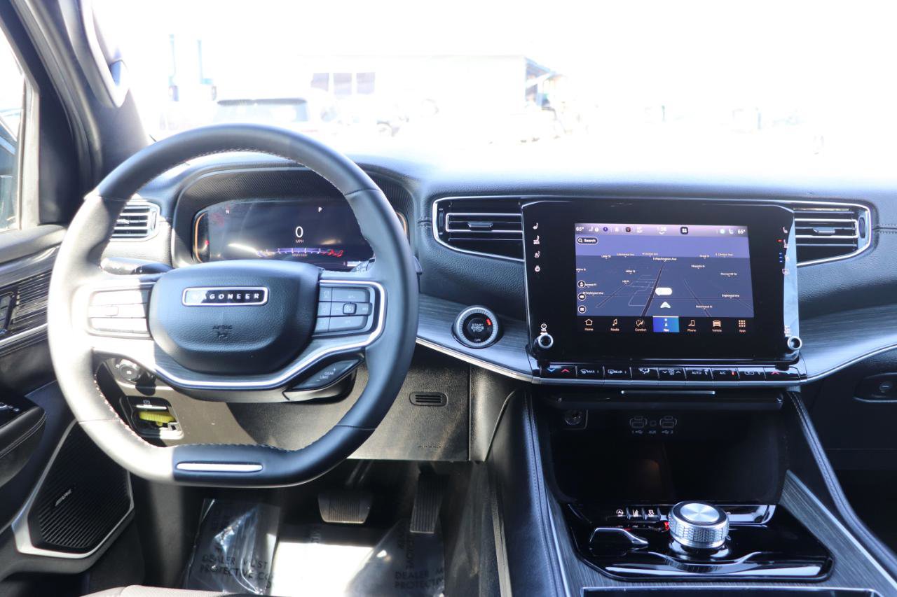 Used 2023 Jeep Wagoneer L Series II image 19