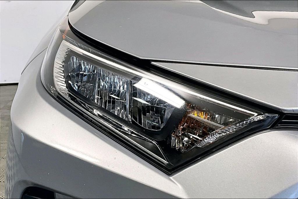 Used 2021 Toyota RAV4 XLE image 28