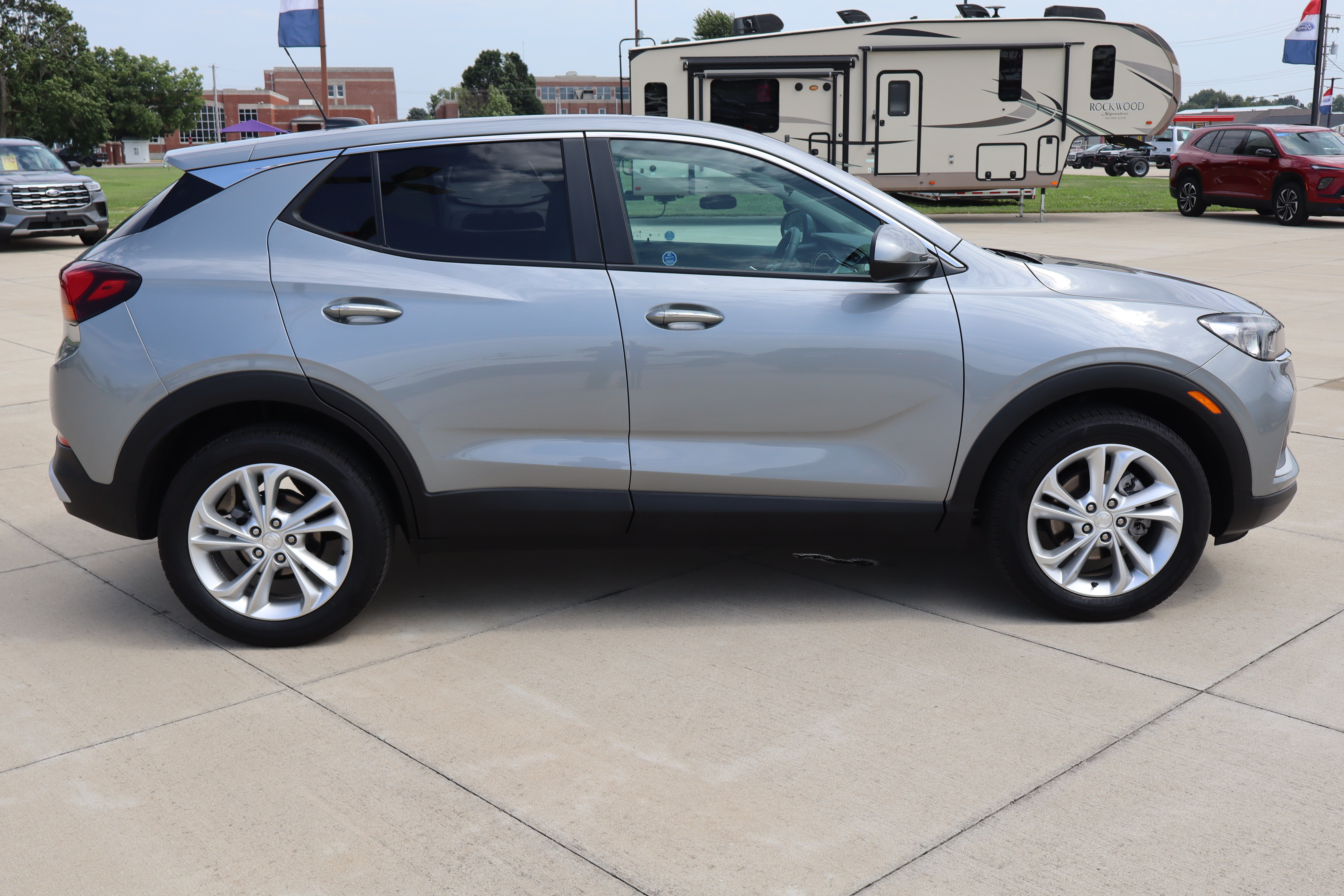 Used 2023 Buick Encore GX Preferred w/ Cold Weather Comfort Package FWD image 4