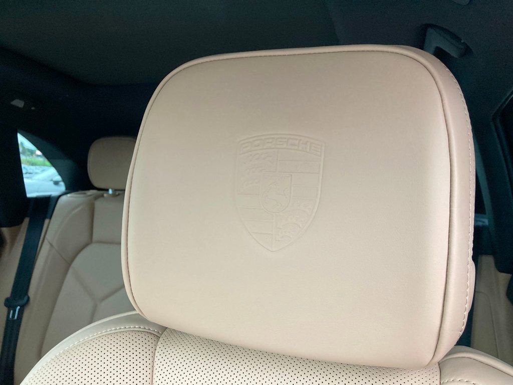 Used 2025 Porsche Macan AWD image 22