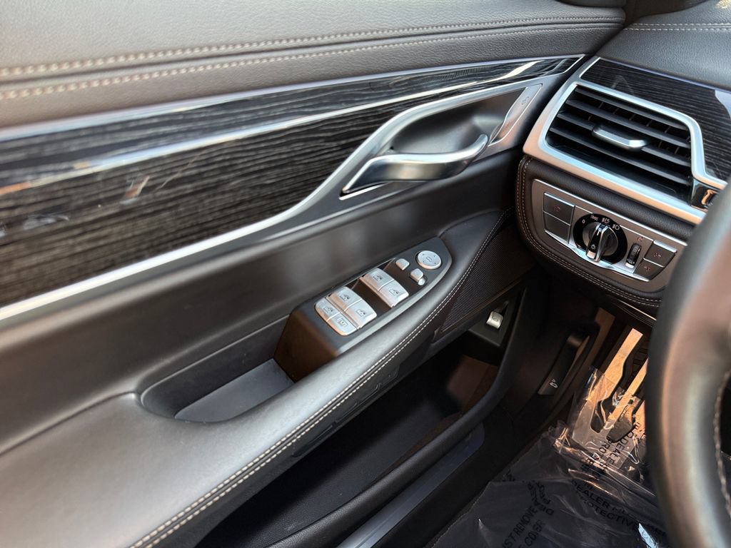 Used 2018 BMW 750i xDrive AWD/4WD image 28