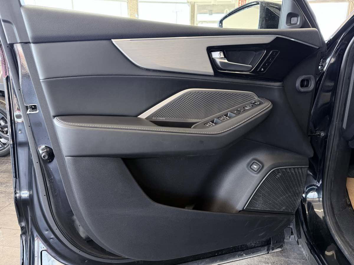 Used 2023 Acura MDX SH-AWD w/ Technology Package image 26