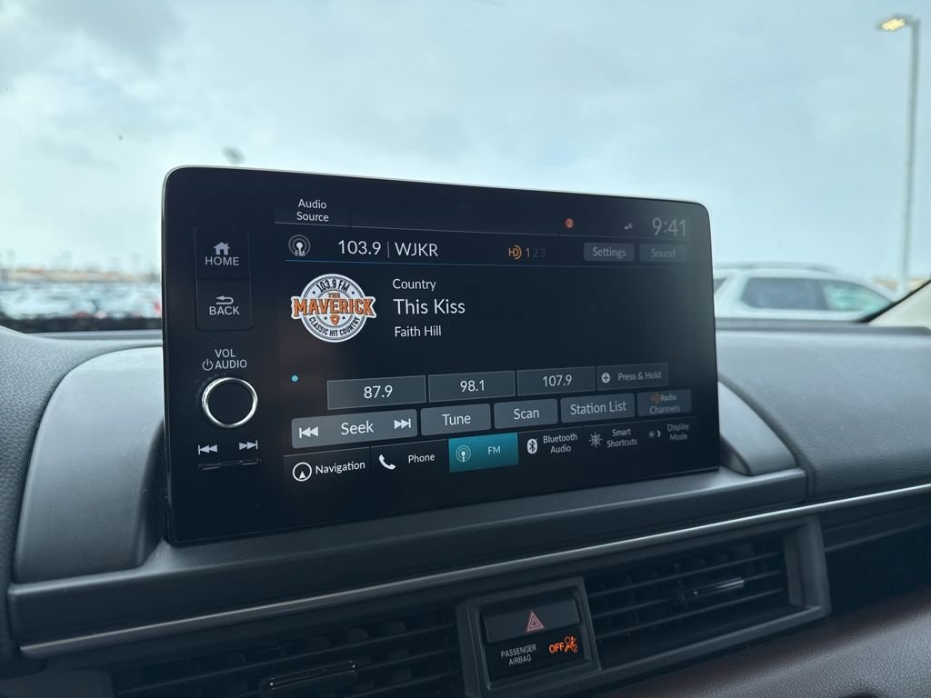 Used 2024 Honda Pilot Elite image 22