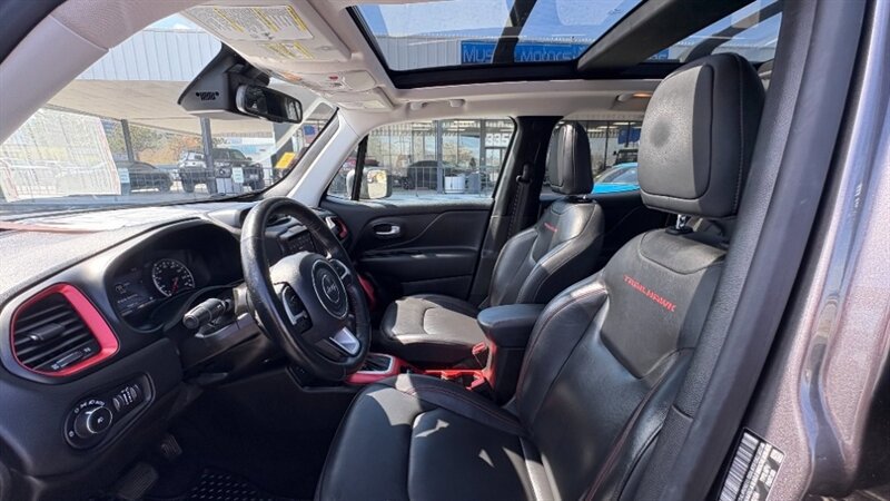 Used 2021 Jeep Renegade Trailhawk w/ Sun & Sound Group image 13