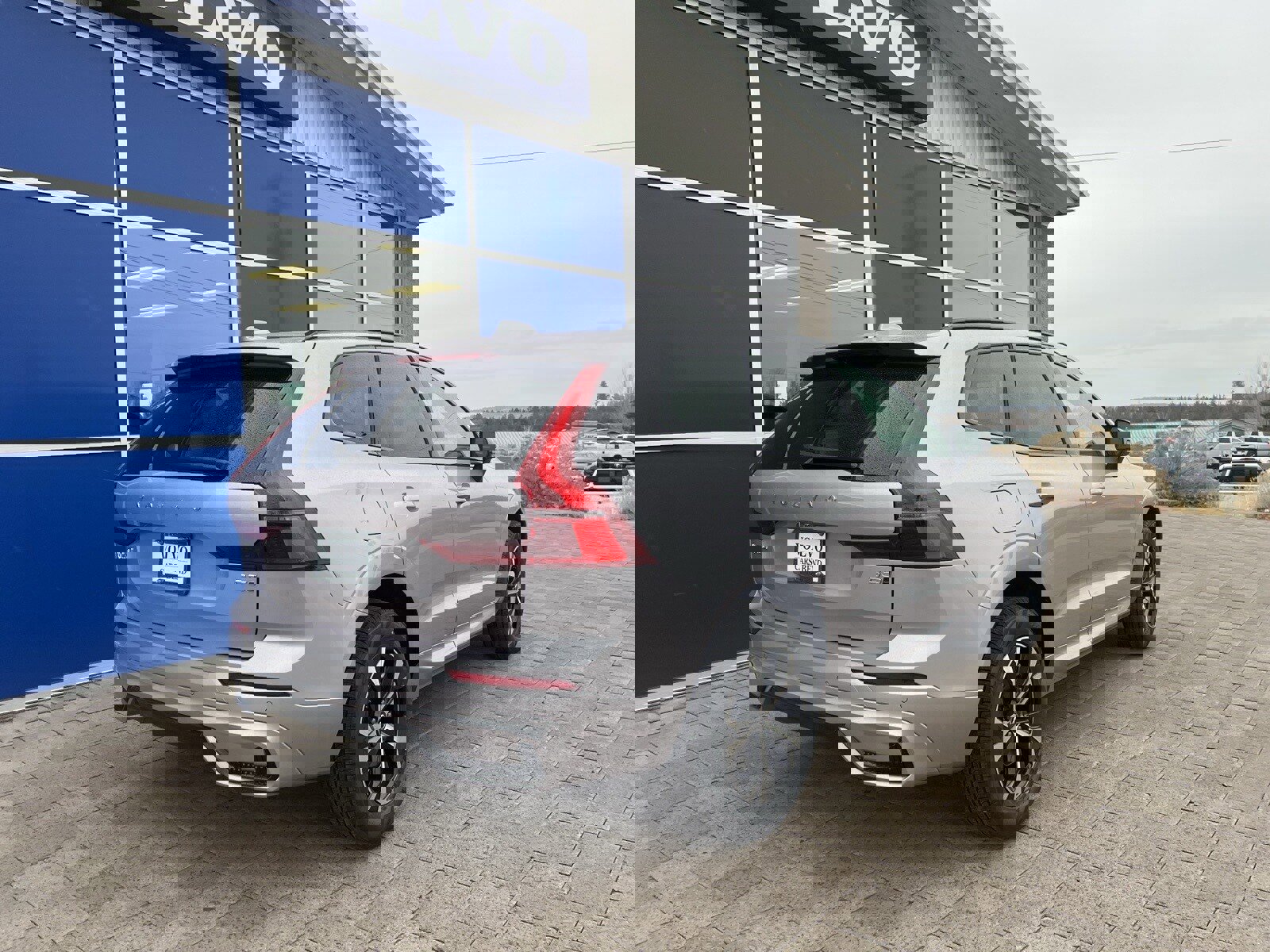 New 2026 Volvo XC60 B5 Core w/ Climate Package image 3