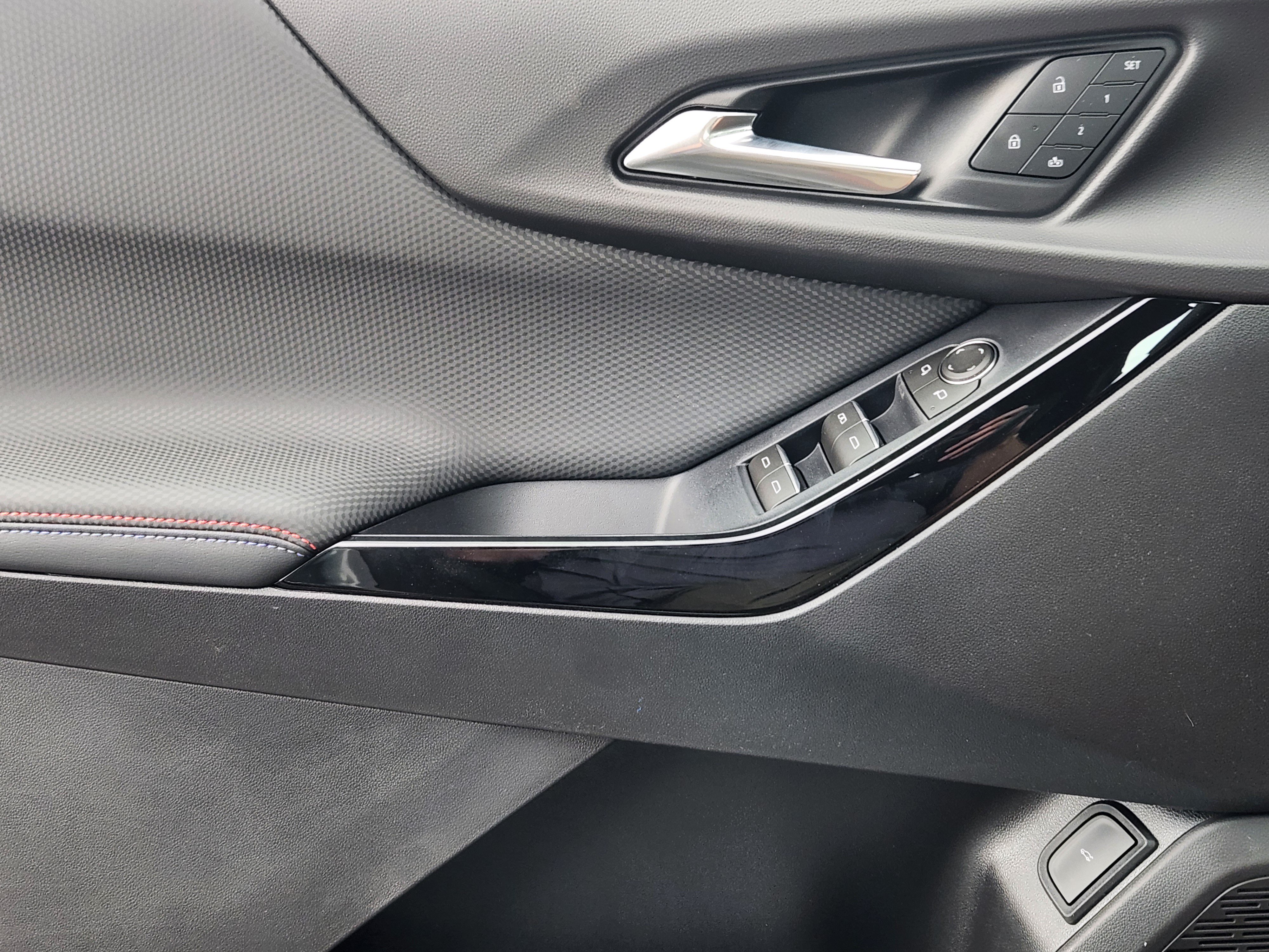 New 2026 Chevrolet Equinox RS w/ Convenience Package III FWD image 17
