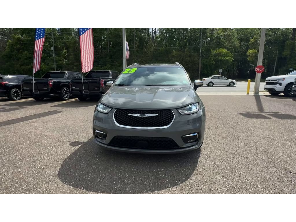 Used 2023 Chrysler Pacifica Limited FWD image 7