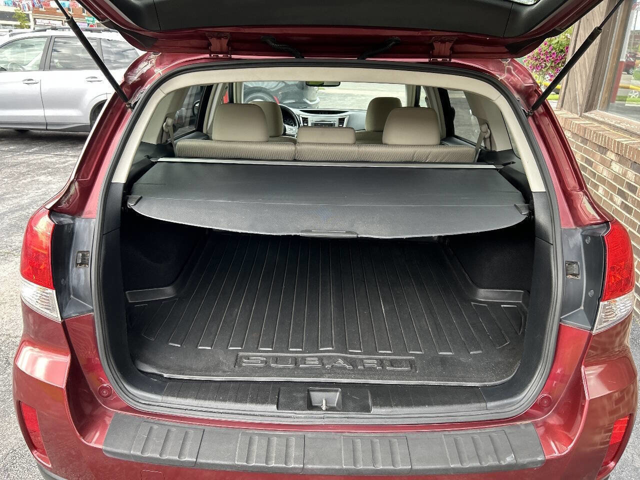 Used 2011 Subaru Outback 2.5i Premium AWD/4WD image 17