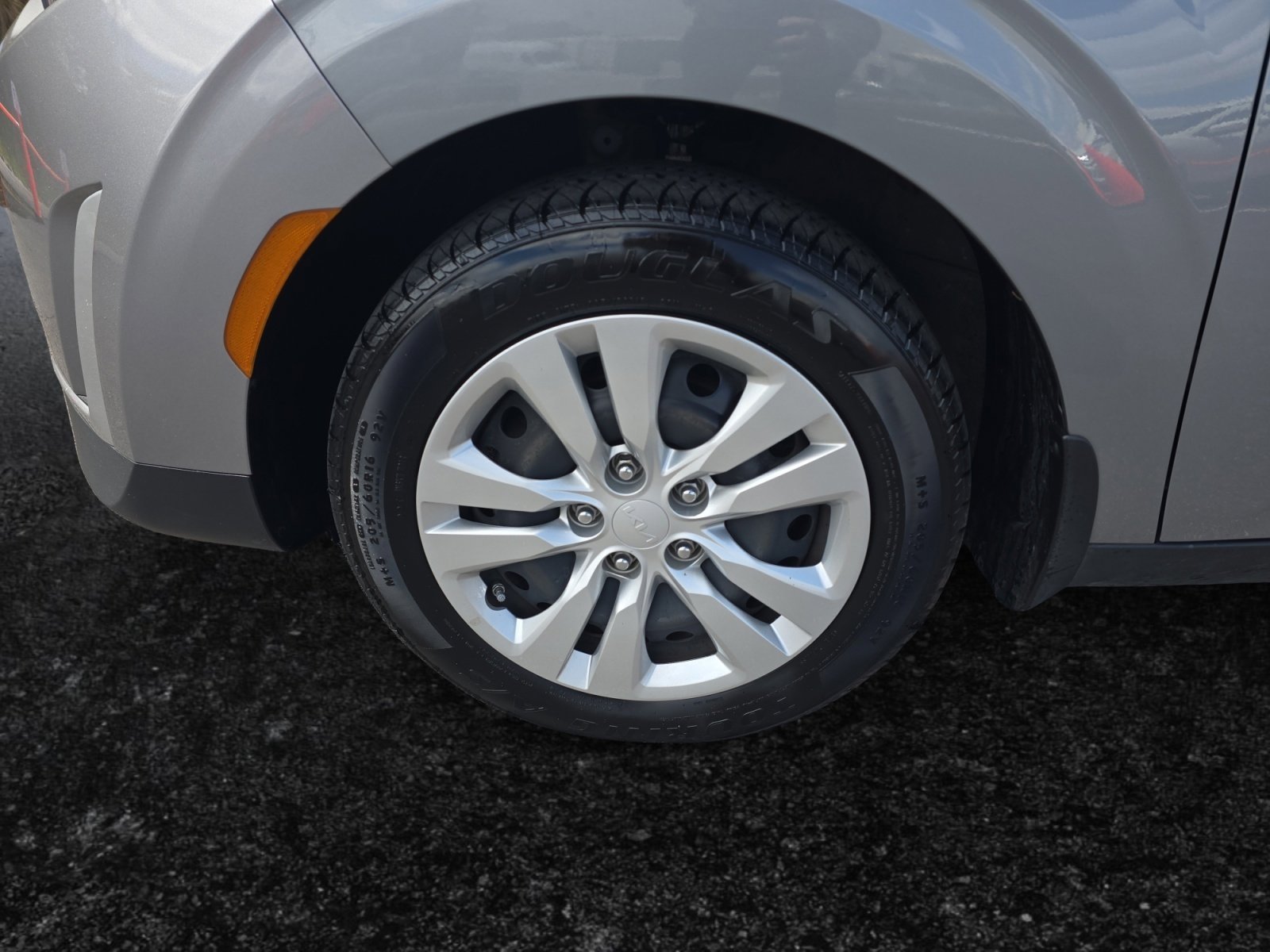 Used 2023 Kia Soul LX image 9