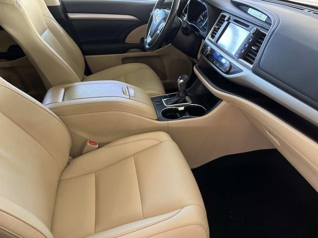 Used 2019 Toyota Highlander XLE image 26