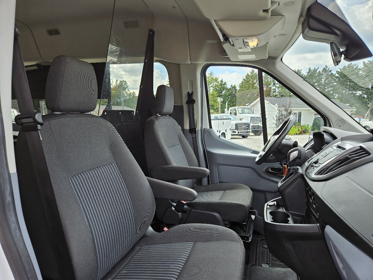 Used 2019 Ford Transit 150 XLT image 35