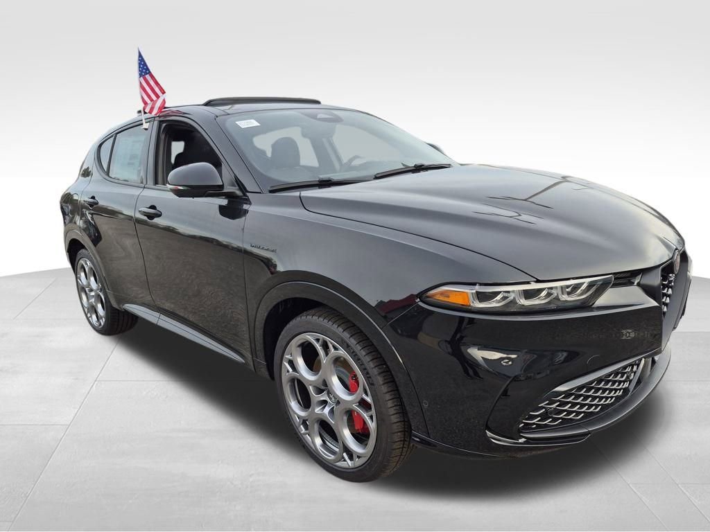 New 2025 Alfa Romeo Tonale w/ Premium Package AWD/4WD image 7