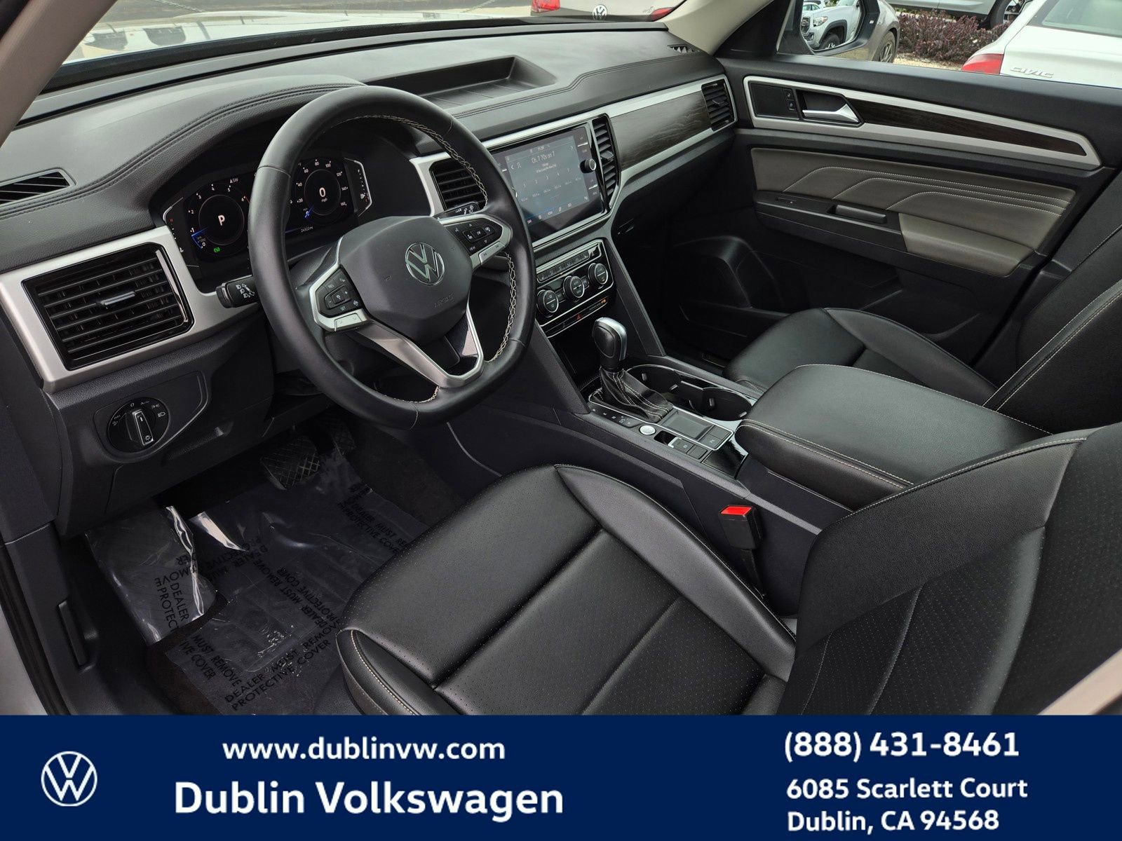 Used 2023 Volkswagen Atlas SE w/ Panoramic Sunroof Package image 9