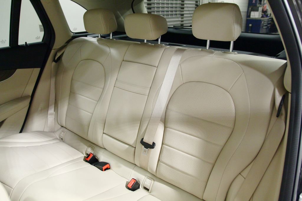 Used 2019 Mercedes-Benz GLC 300 4MATIC image 32