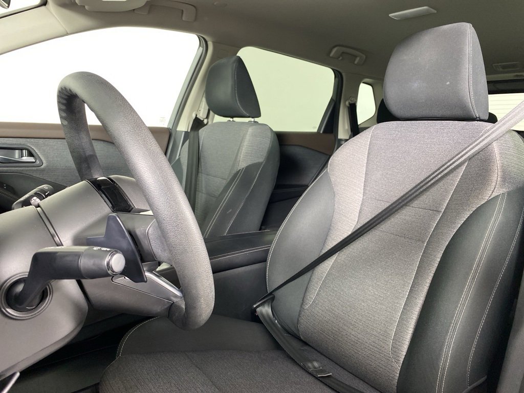 Used 2023 Nissan Rogue S image 14