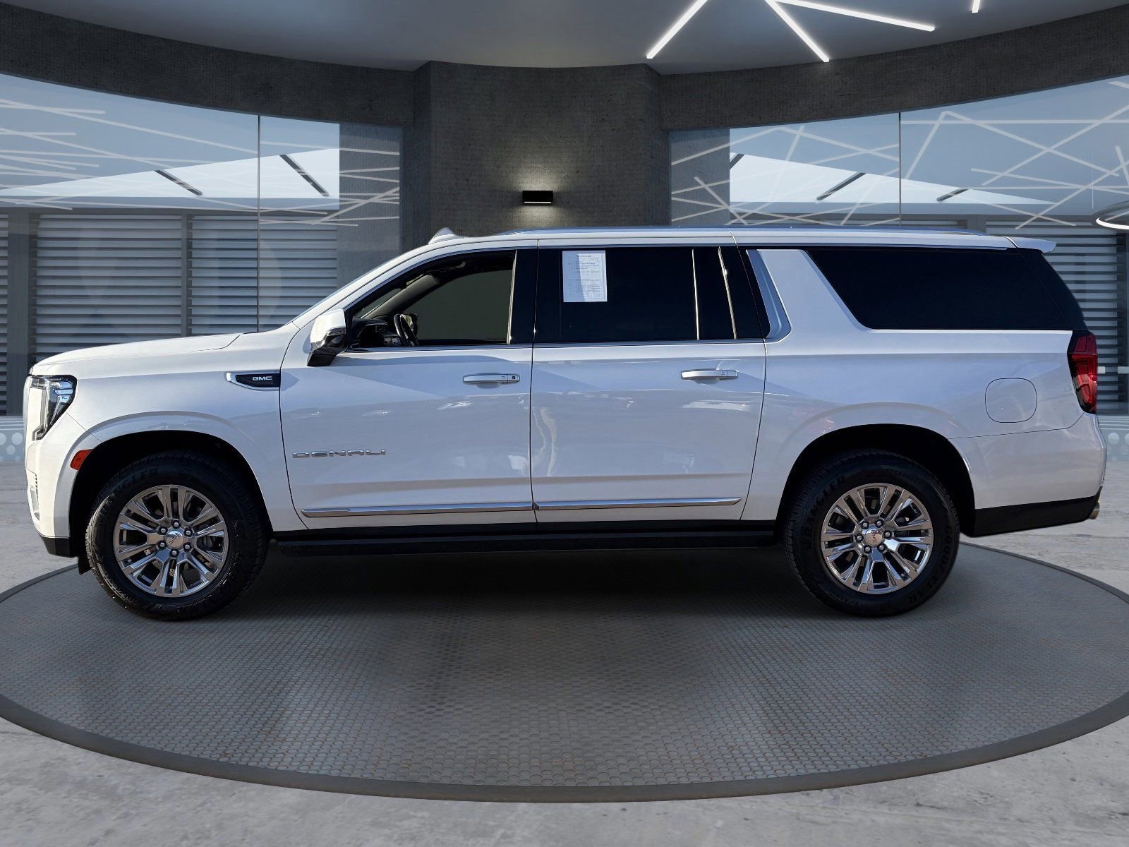 Certified 2022 GMC Yukon XL Denali AWD/4WD image 3