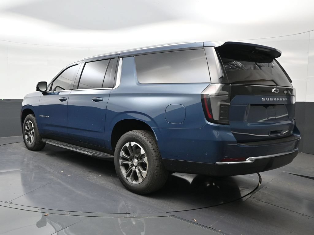Used 2025 Chevrolet Suburban LT w/ Comfort Package RWD image 3