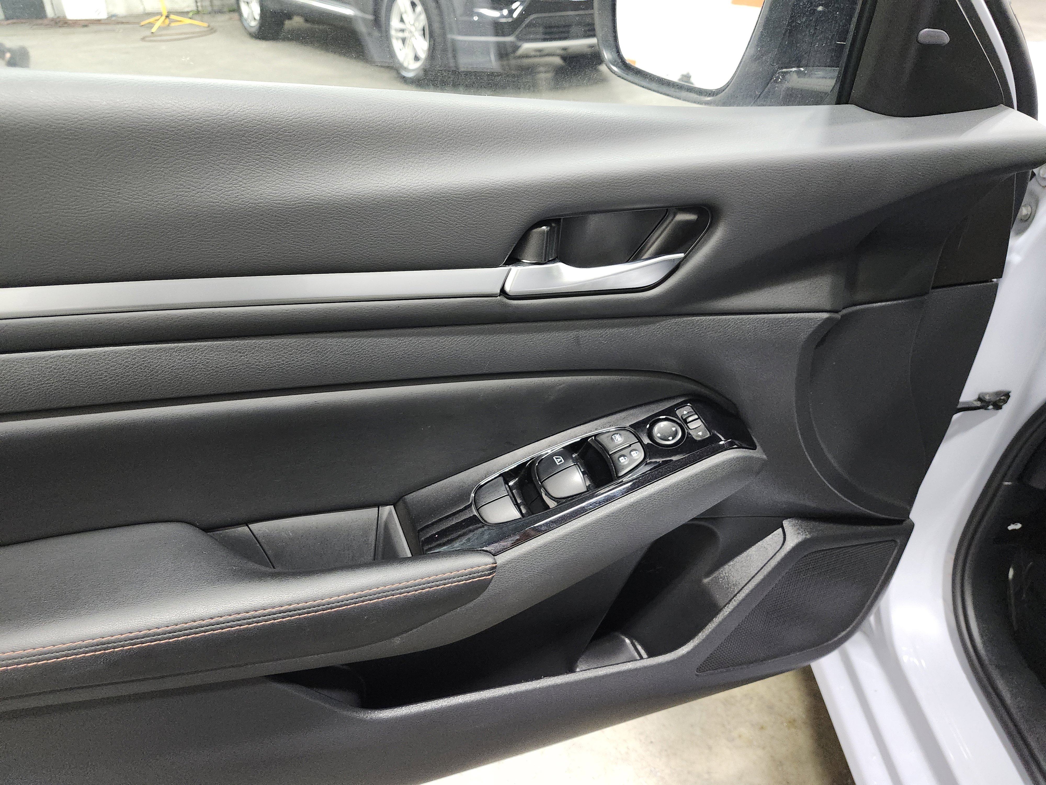 Used 2024 Nissan Altima 2.5 SR image 18