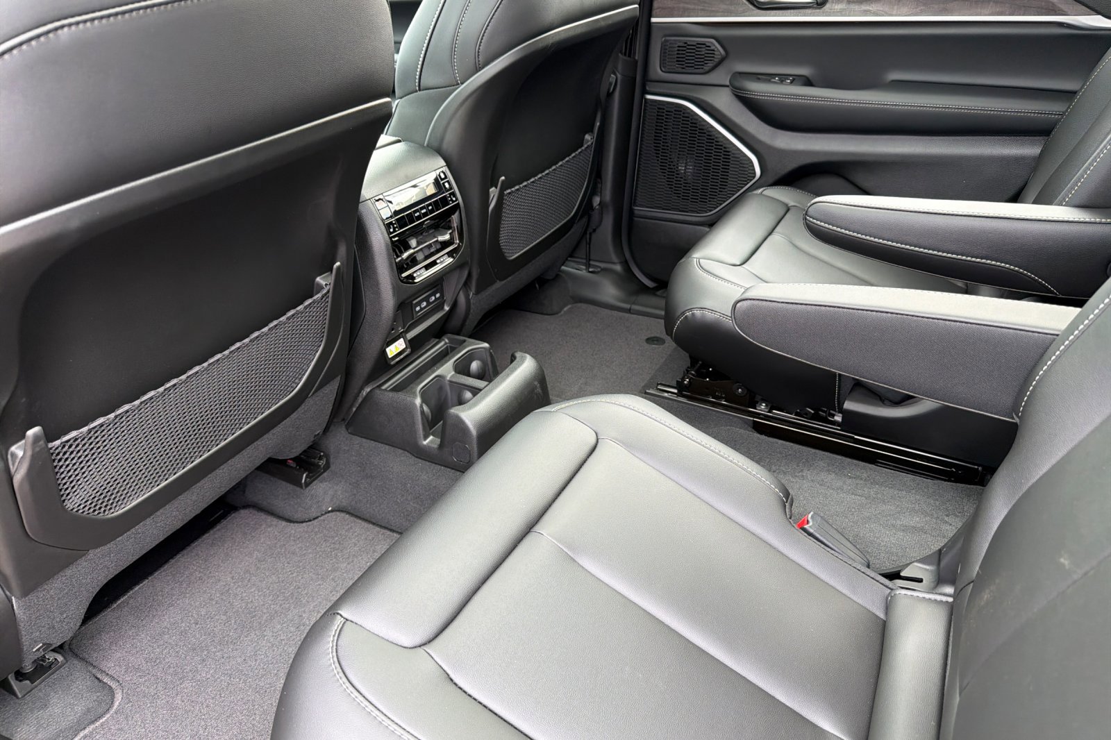 New 2026 Jeep Grand Cherokee L Limited w/ Limited Altitude Package image 10