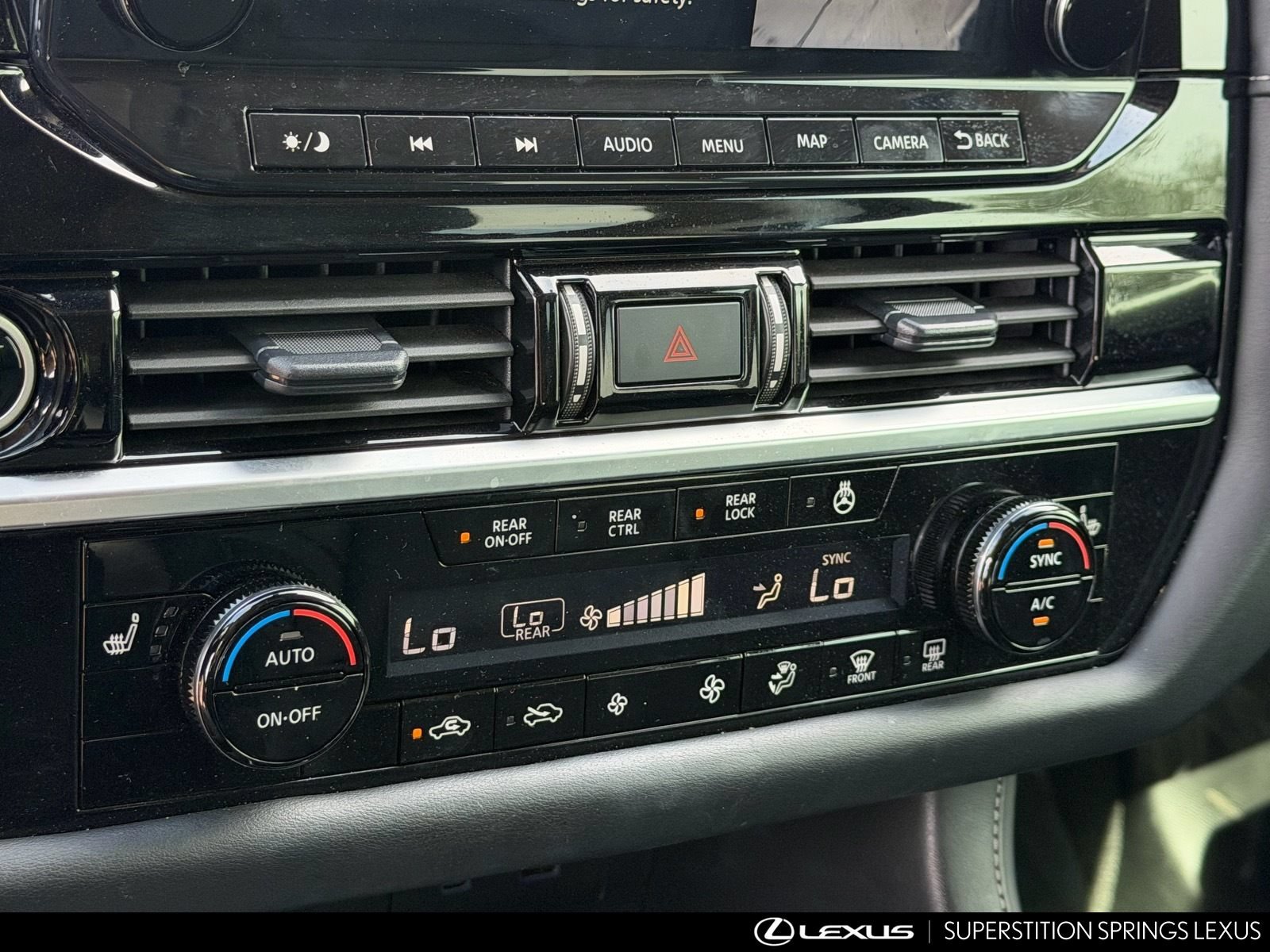 Used 2024 Nissan Pathfinder SL w/ SL Premium Package FWD image 28