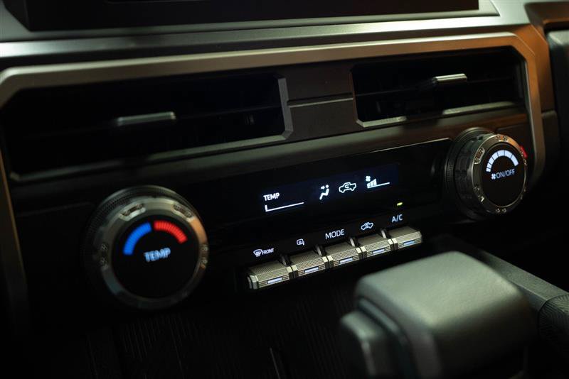Used 2025 Toyota Tacoma SR5 AWD/4WD image 18