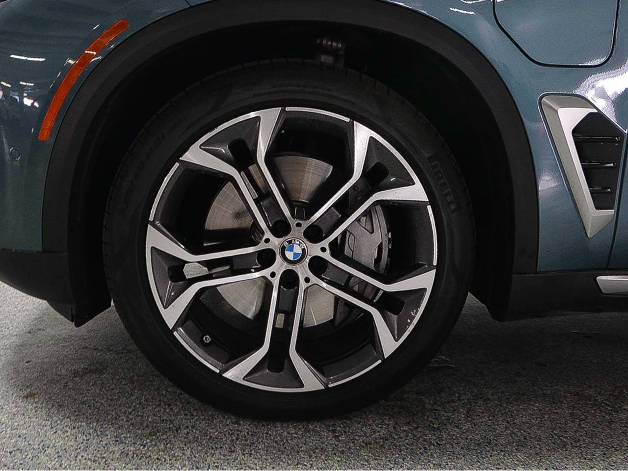 Used 2025 BMW X5 xDrive50e AWD/4WD image 5