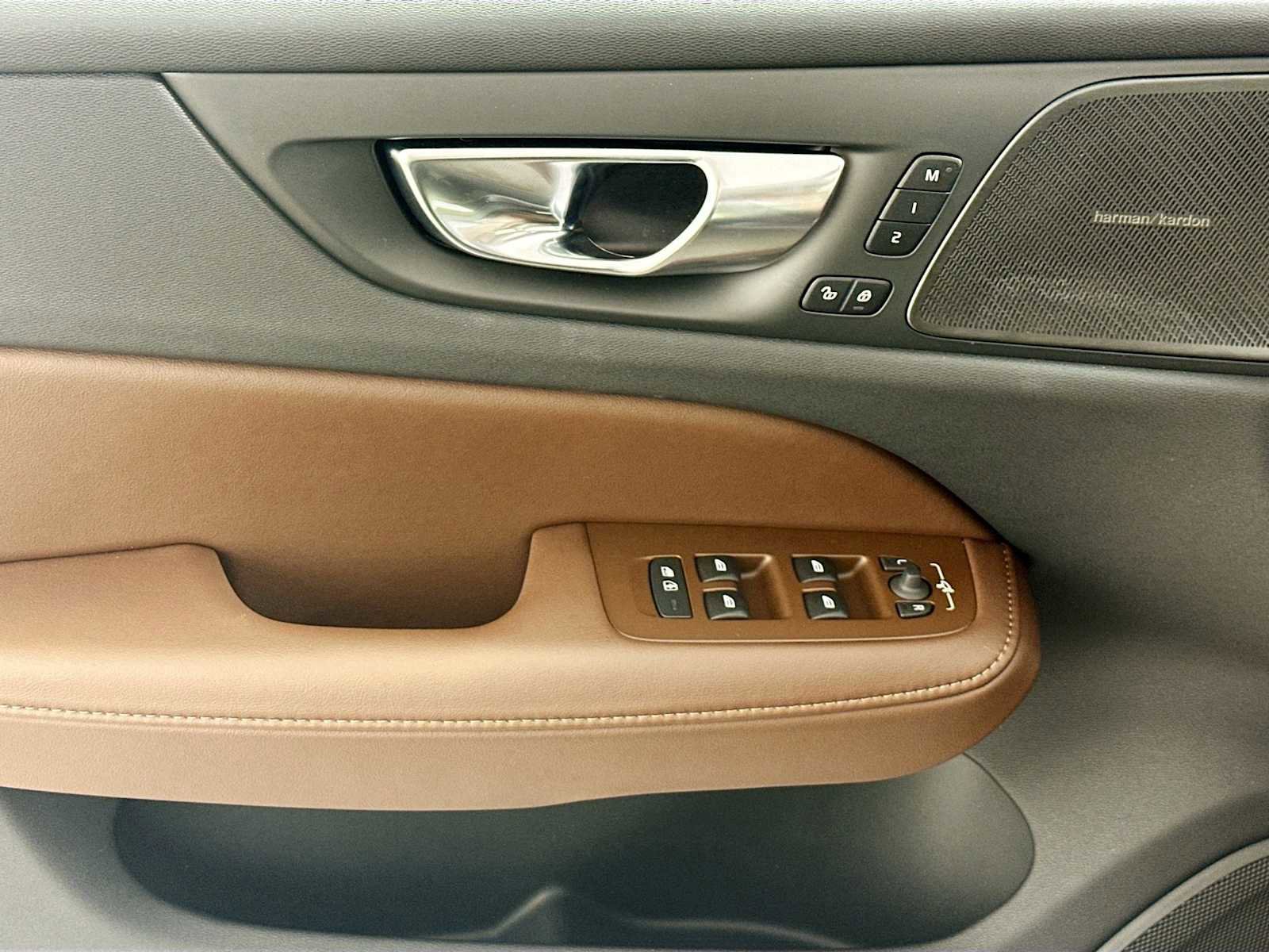 Certified 2025 Volvo V60 B5 Cross Country Plus w/ Protection Package Premier image 16