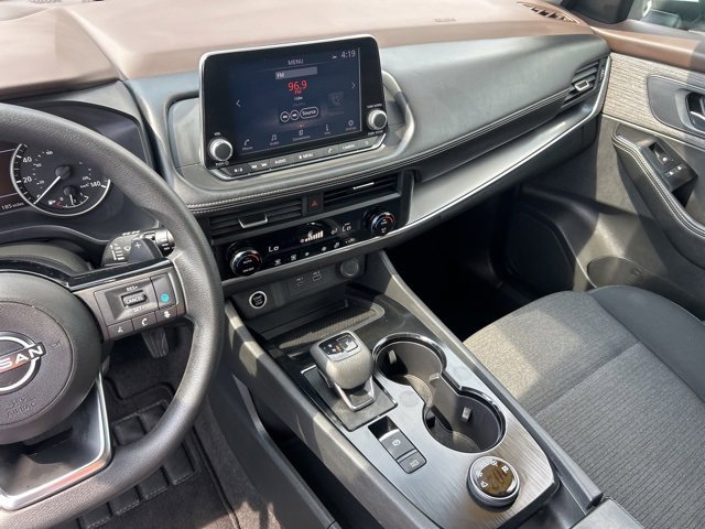 Used 2023 Nissan Rogue SV image 31