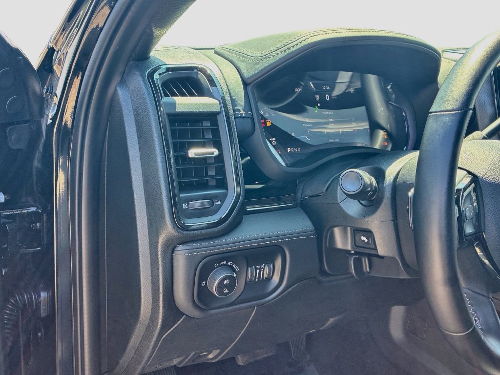 Used 2025 RAM 3500 Limited AWD/4WD image 10