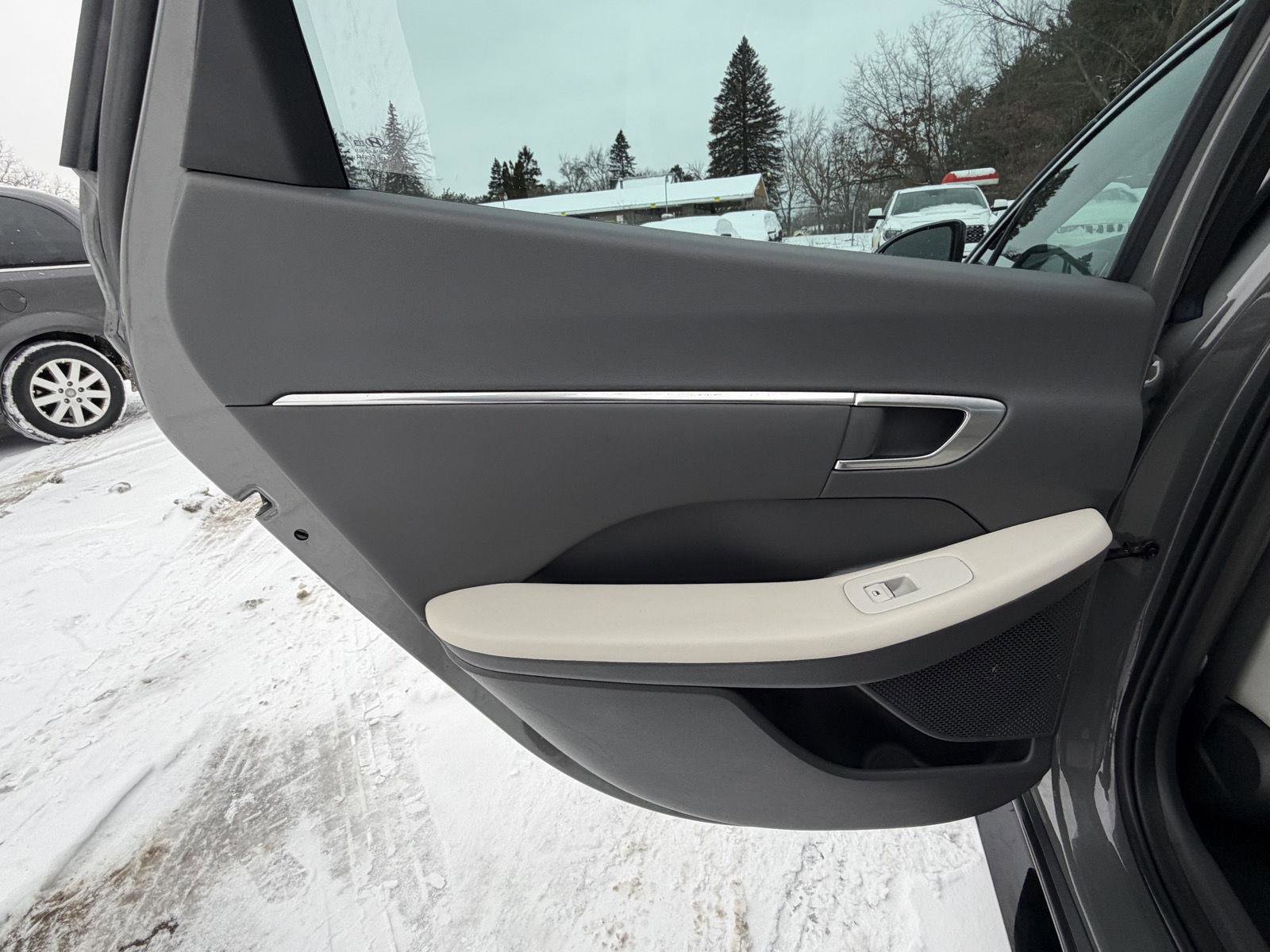 Used 2022 Hyundai Sonata SEL w/ Convenience Package image 17