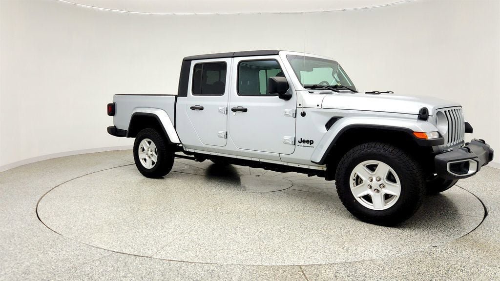 Used 2023 Jeep Gladiator Sport AWD/4WD image 3