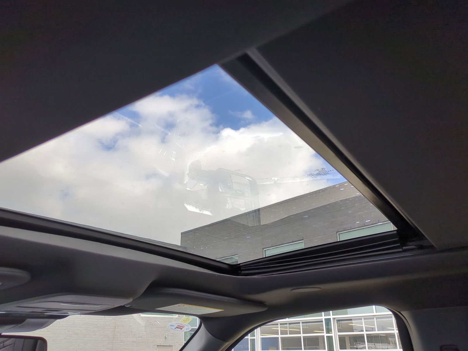 Used 2025 Ford F350 Platinum w/ FX4 Off-Road Package image 24