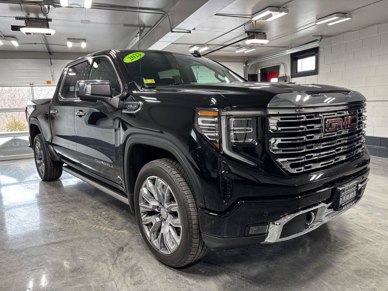 Used 2022 GMC Sierra 1500 Denali w/ Denali Reserve Package AWD/4WD image 3