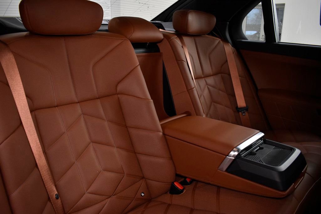 Used 2025 BMW 760i xDrive image 44