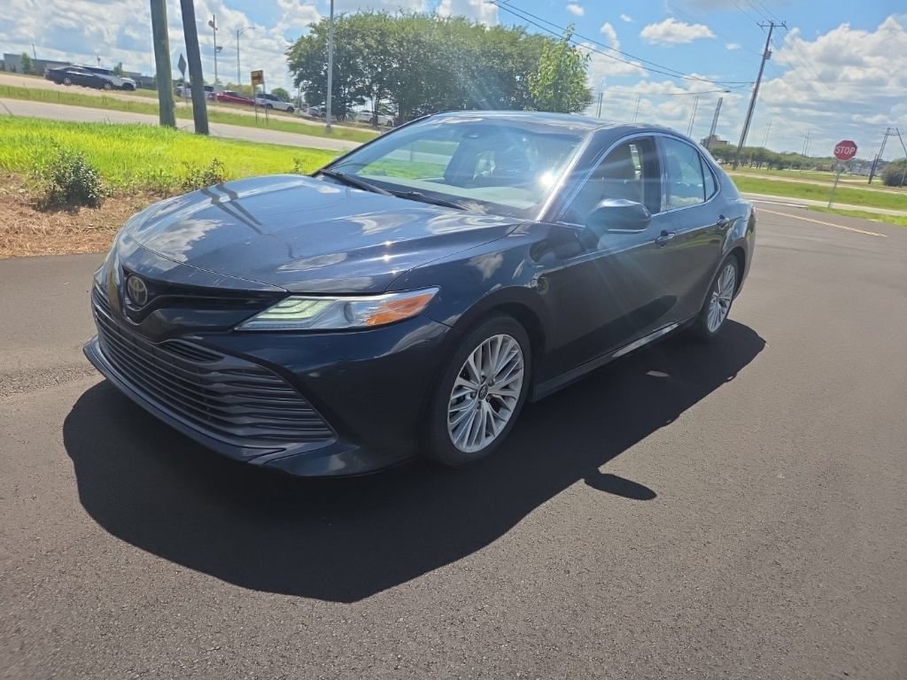 Used 2020 Toyota Camry XLE FWD image 3