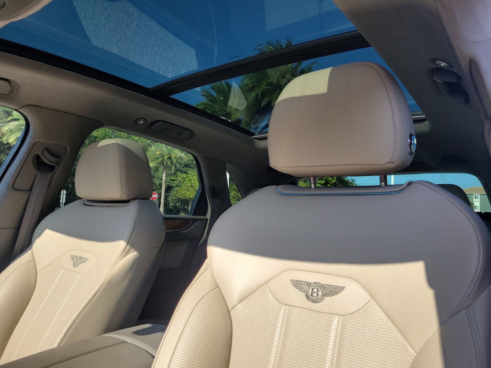 Certified 2023 Bentley Bentayga Plug-In Hybrid AWD/4WD image 31