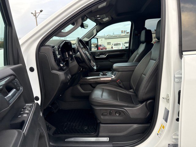 Used 2024 Chevrolet Silverado 3500 LTZ w/ LTZ Convenience Package RWD image 15