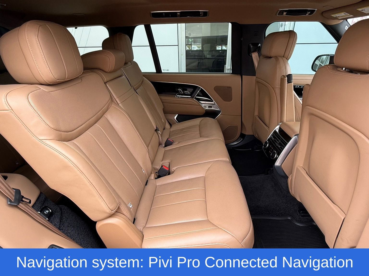 Used 2023 Land Rover Range Rover Long Wheelbase SE image 23