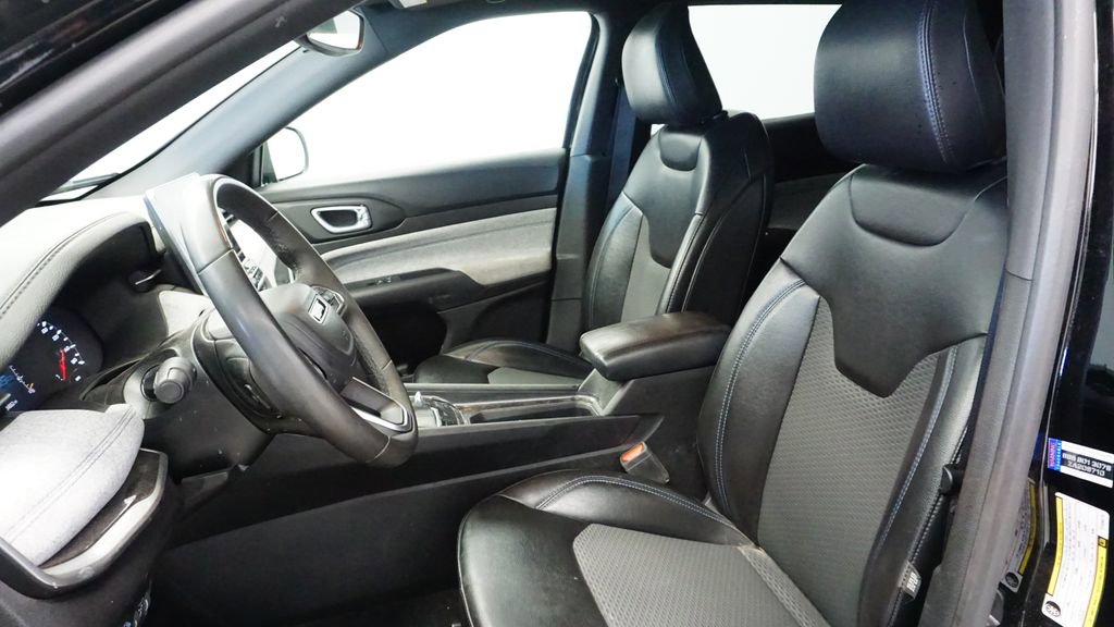 Used 2023 Jeep Compass Latitude image 23