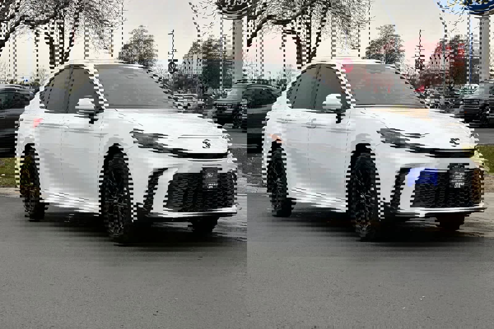 Used 2025 Toyota Camry SE image 9